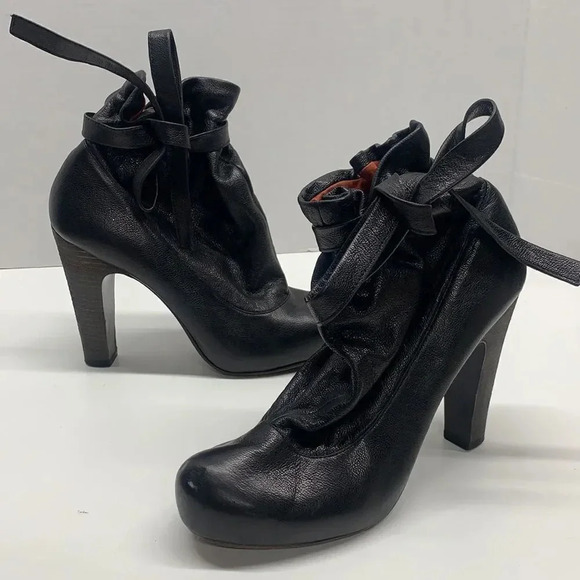 Marc Jacobs Black Leather High Heeled Ankle Boots Lace Up Bow Ankle Strap 38.5 - Picture 1 of 10